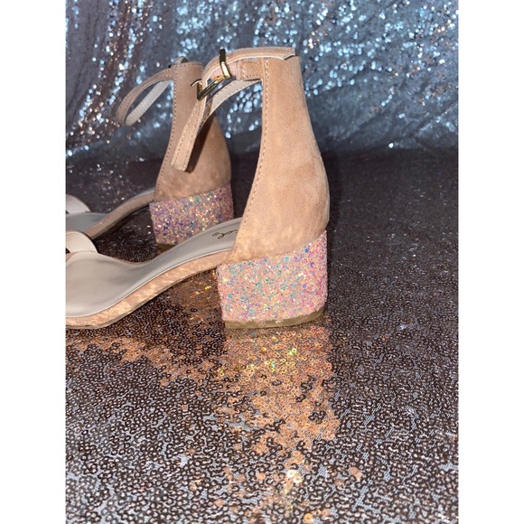 ‼️SOLD‼️ Blush Suede Sandals - Picture 4 of 5